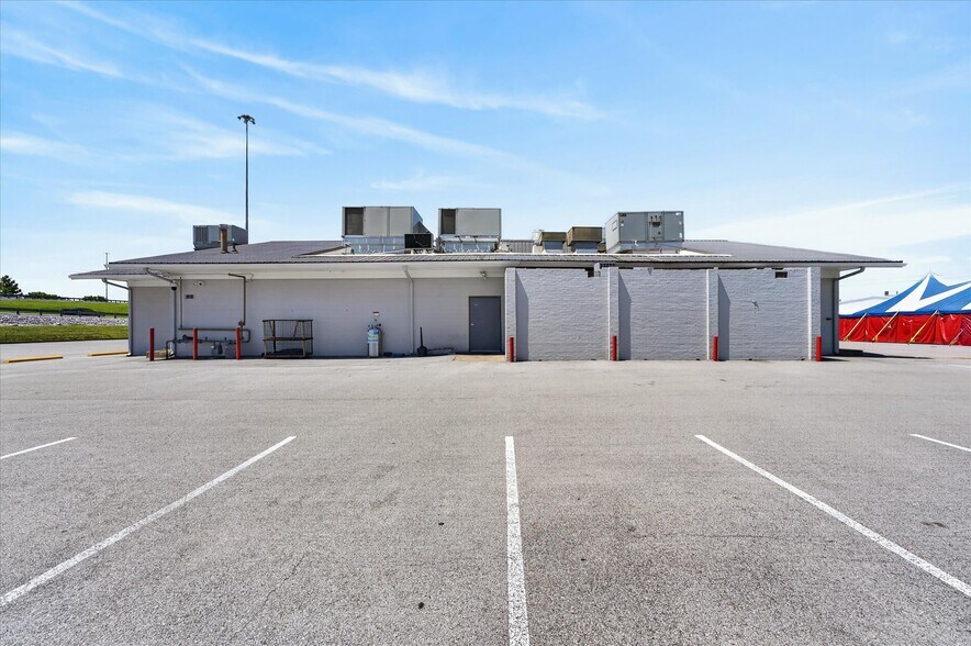 More Photos Of 4000 Fort Campbell Blvd, Hopkinsville Restaurant For Sale