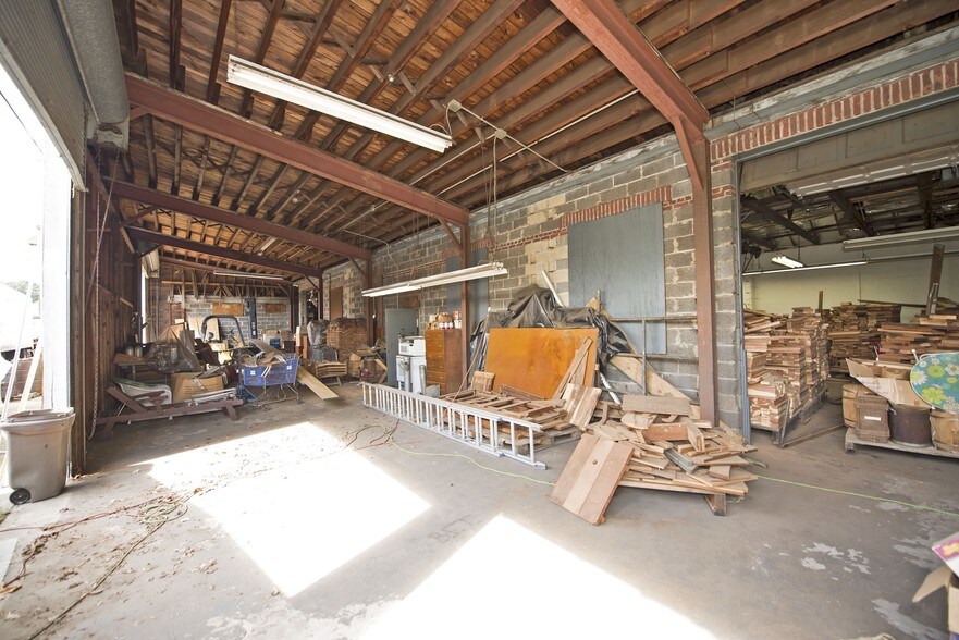 More Photos Of 2 Rossmore Ave, Central Islip Warehouse For Lease