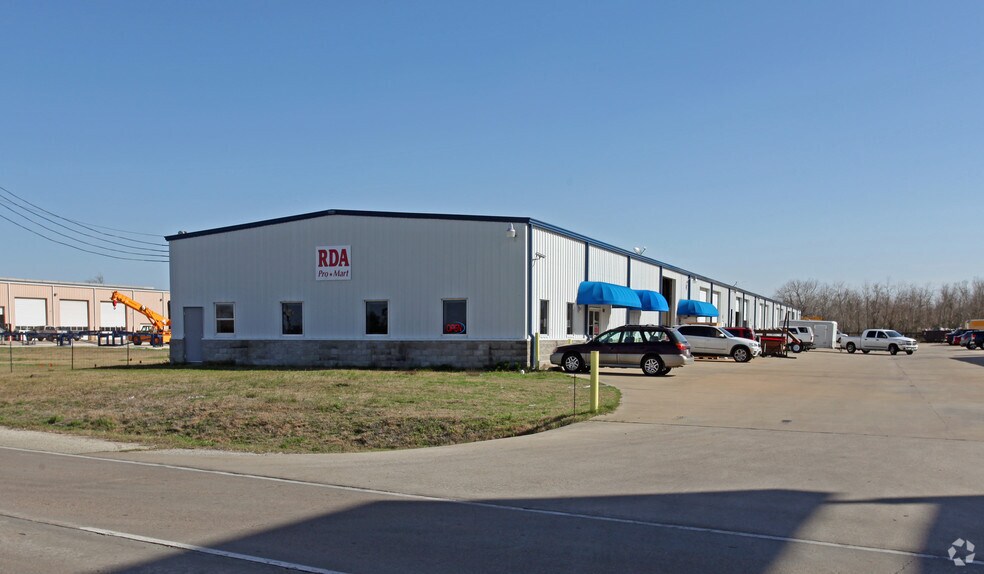 More Photos Of 5548 North Main St, Baytown Warehouse For Lease