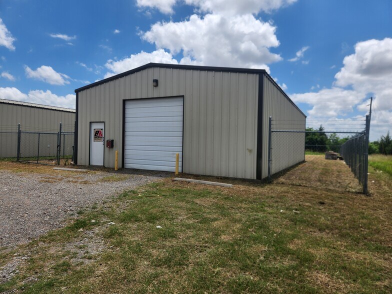 More Photos Of 3606 SW Tennessee Ave, Lawton Warehouse For Lease