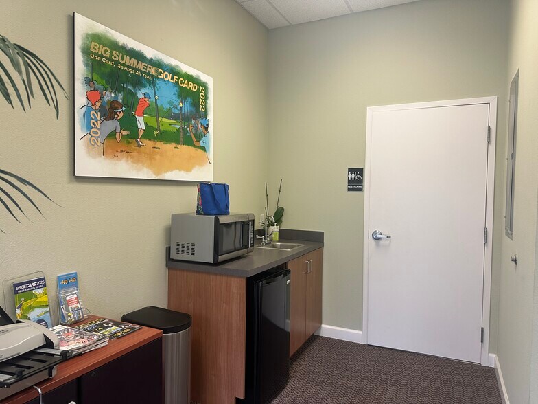 More Photos Of 7313 International Pl, Sarasota Office For Lease