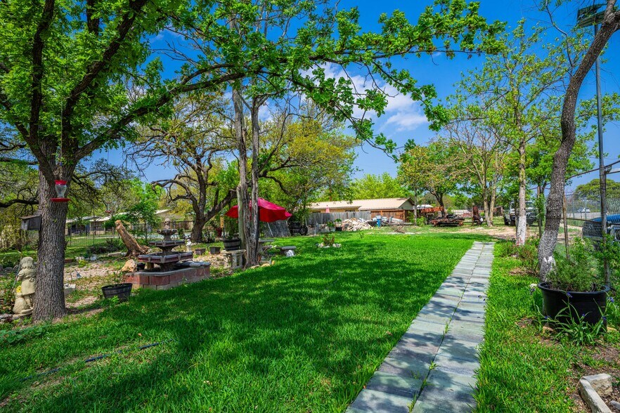 More Photos Of 4455 Highway 27, Kerrville Flex For Sale