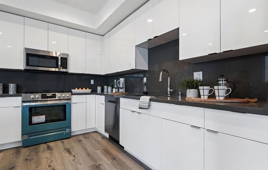 More Photos Of 6056 Craner Ave, North Hollywood Apartments For Sale