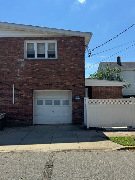 More Photos Of 244 Maple Pl, Mineola Warehouse For Lease