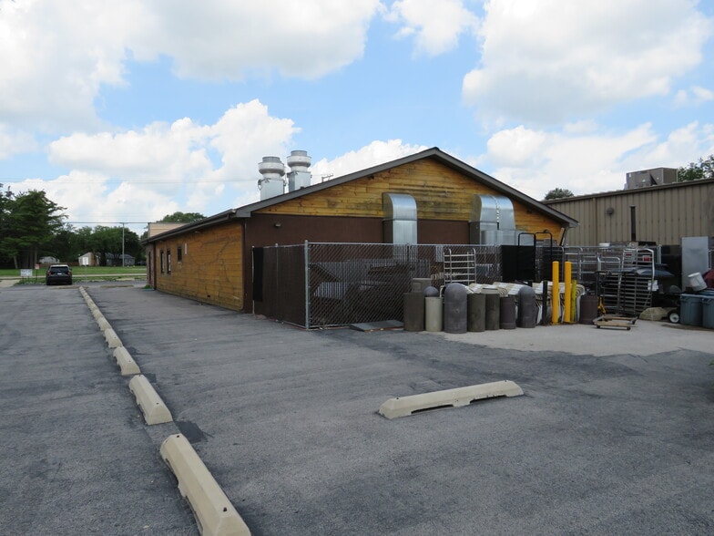 More Photos Of 24725 W Eames St, Channahon Veterinarian Kennel For Sale