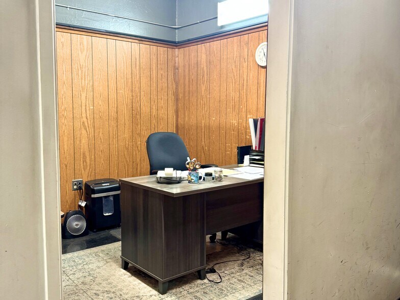 More Photos Of 735 Gilman St, Berkeley Showroom For Sale