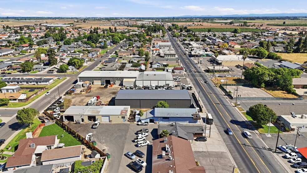 More Photos Of 8217 Lander Ave, Hilmar Flex For Lease
