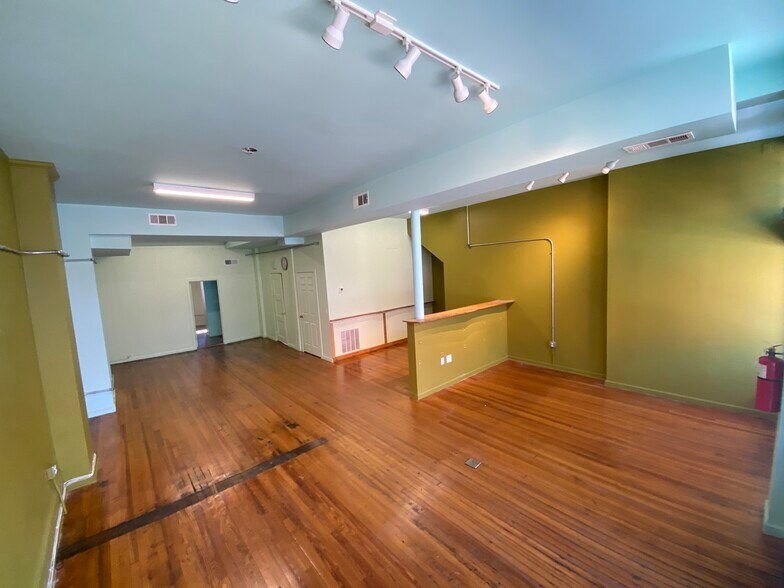 More Photos Of 3815 34th St, Mount Rainier Storefront Retail Office For Lease