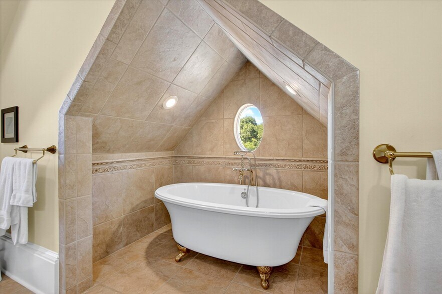 More Photos Of 1611 Glenn Swetman St, Biloxi Specialty For Sale