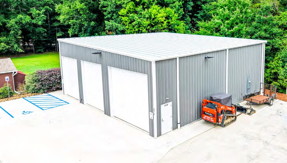 More Photos Of 2519 Wessinger Rd, Chapin Flex For Lease