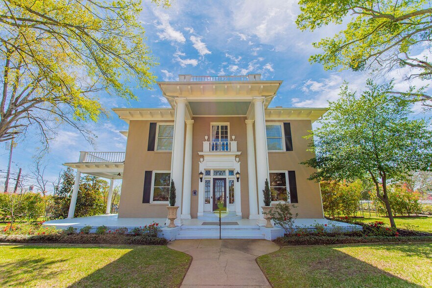More Photos Of 313 E Charnwood St, Tyler Office For Lease