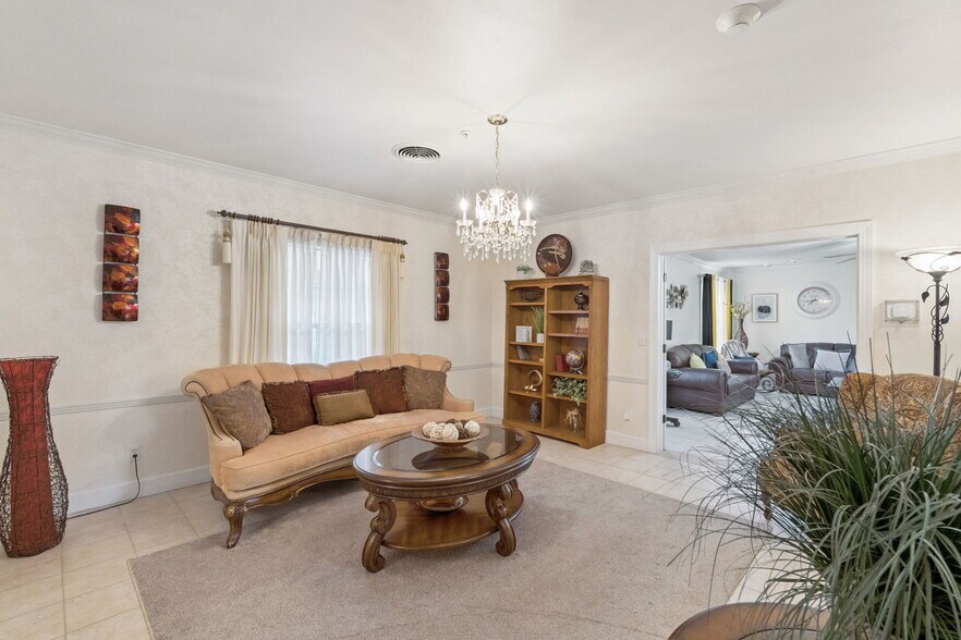 More Photos Of 27 S Center St, Eustis Assisted Living For Sale