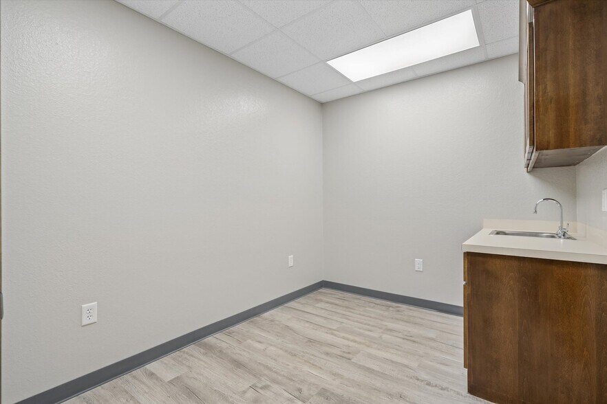 More Photos Of 2415 W Main St, Gun Barrel City Medical For Lease