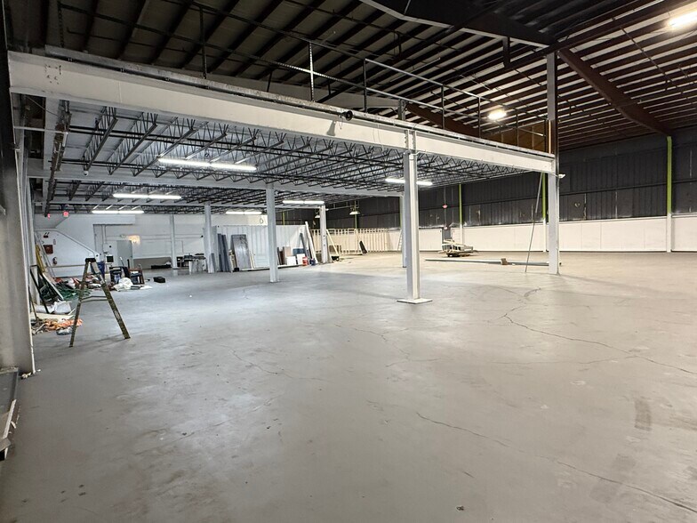 More Photos Of 1437 Bedford St, Abington Industrial For Sale