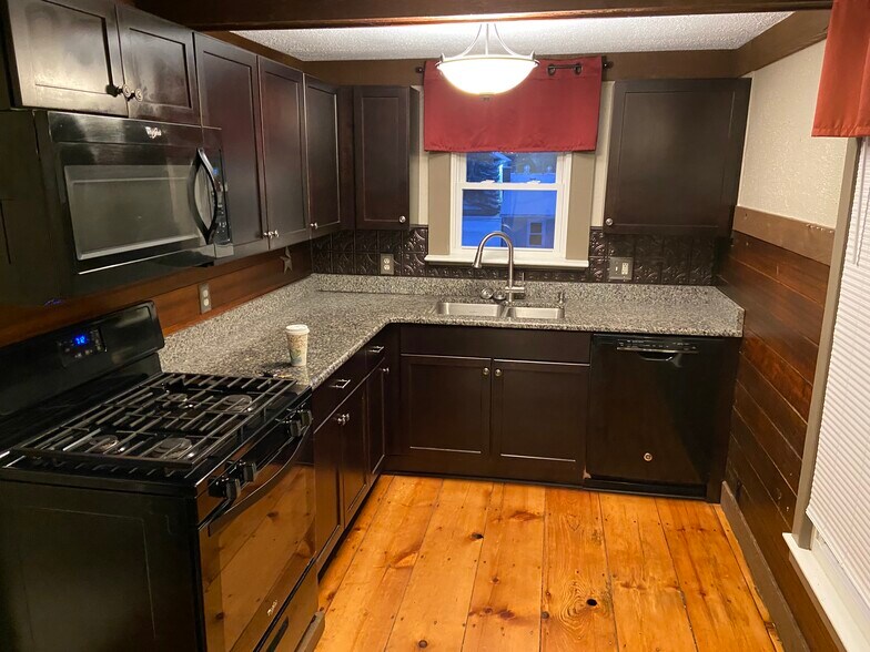 More Photos Of 3568 Avon St, Hartland Storefront Retail Residential For Sale