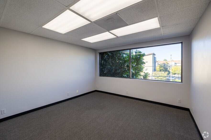 More Photos Of 314 N Wilmington Blvd & 915 W C St, Wilmington Industrial For Lease