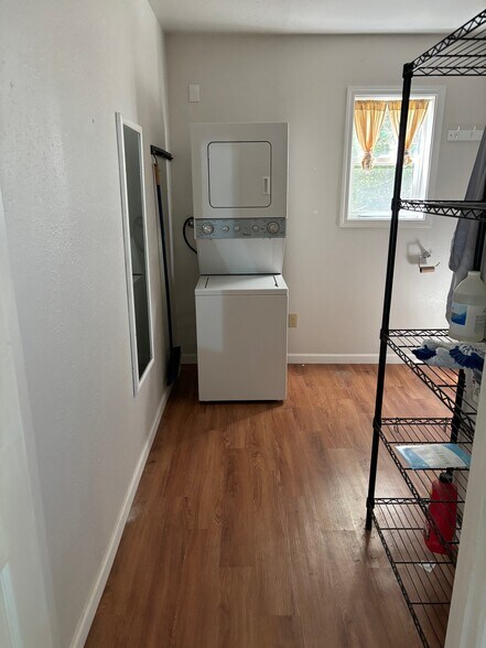 More Photos Of 15350 NE Sandy Blvd, Portland Office Residential For Sale