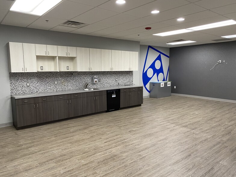 More Photos Of 2370 Meijer Dr, Troy Light Manufacturing For Lease