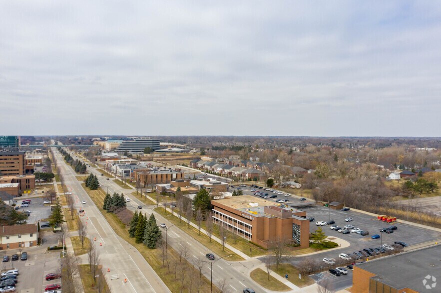More Photos Of 1700 W Big Beaver Rd, Troy Office For Sale