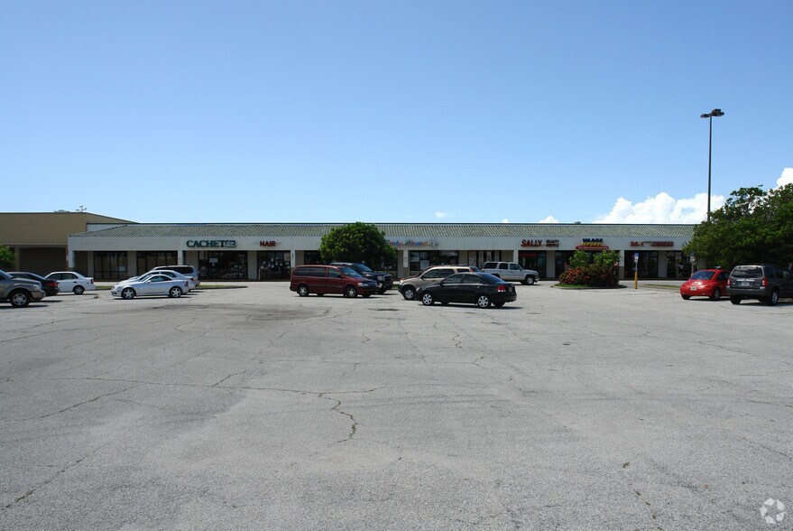 More Photos Of 959-991 E Eau Gallie Blvd, Melbourne Supermarket For Lease