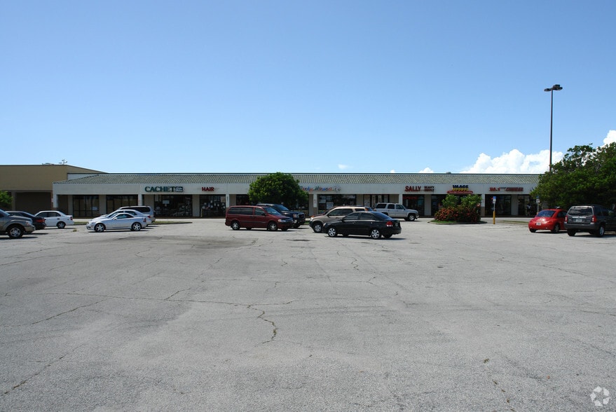 More Photos Of 959-991 E Eau Gallie Blvd, Melbourne Supermarket For Lease