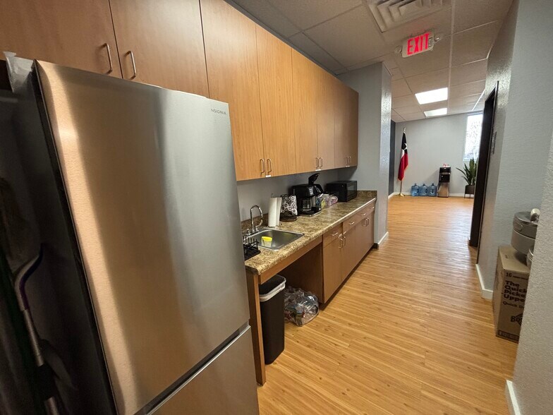 More Photos Of 6724 Guada Coma Dr, Schertz Warehouse For Lease