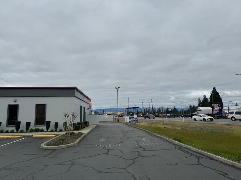 More Photos Of 590 Union Ave, Grants Pass Bank For Sale
