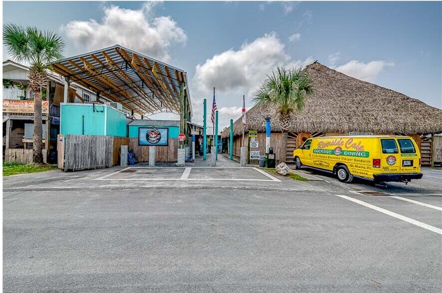 More Photos Of 69 Riverside Dr, Crawfordville Restaurant For Sale