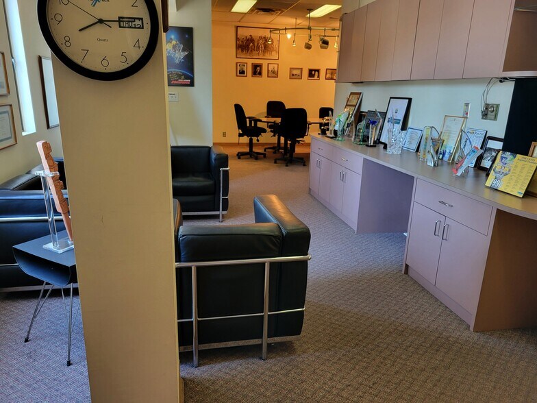 More Photos Of 140-144 Riverside Dr, North Vancouver Distribution For Sale