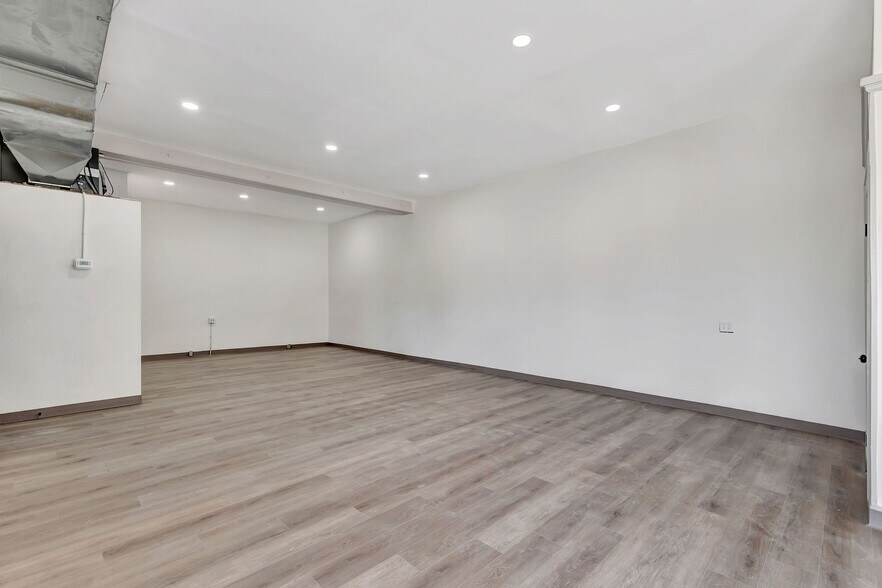 More Photos Of 2435 Williams Ave, Cincinnati Storefront Retail Residential For Lease