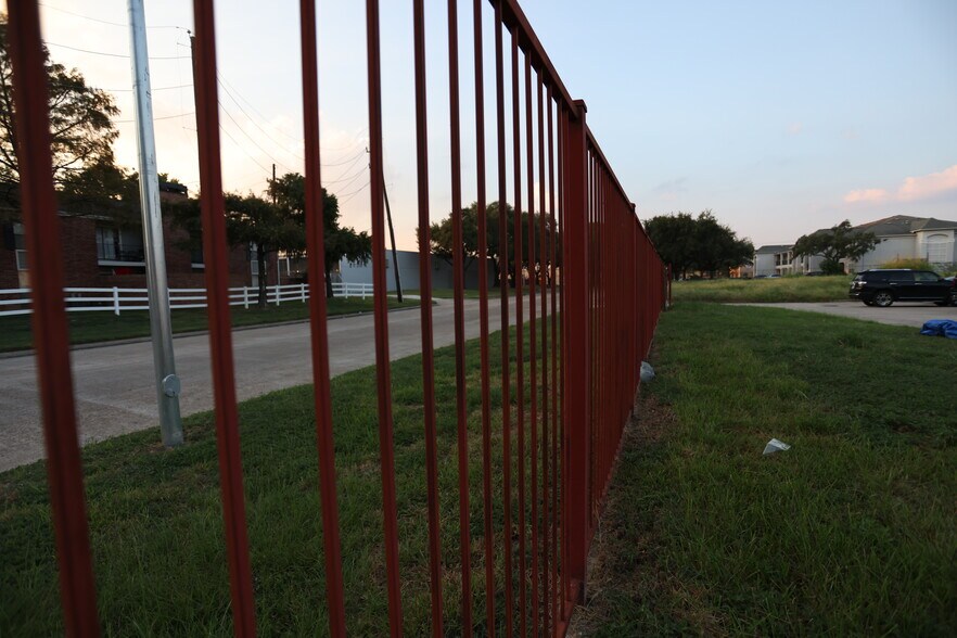 More Photos Of 101 Wells Fargo Dr, Houston Auto Repair For Sale