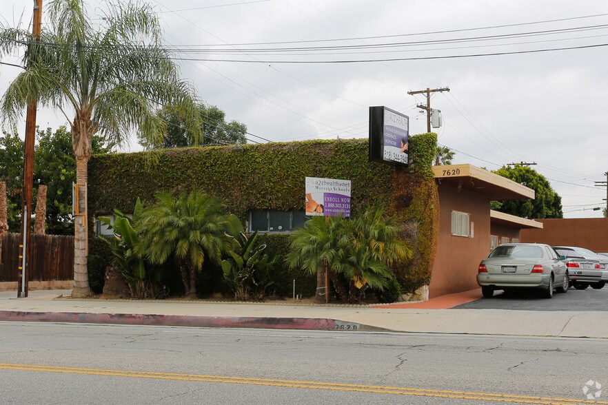 Primary Photo Of 7620 Lindley Ave, Reseda Medical For Lease