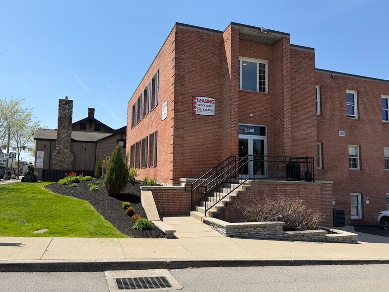 More Photos Of 5586 Main St, Williamsville Office For Lease