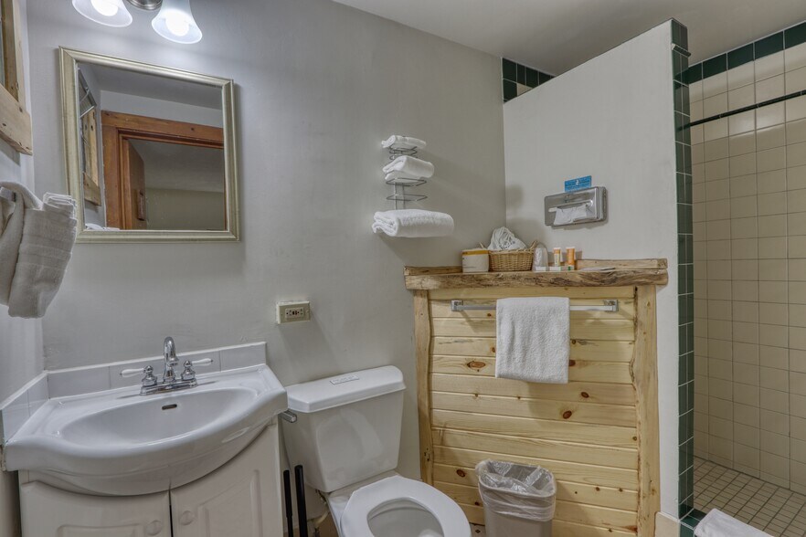 More Photos Of 10429 State Road 27, Hayward Hotel For Sale