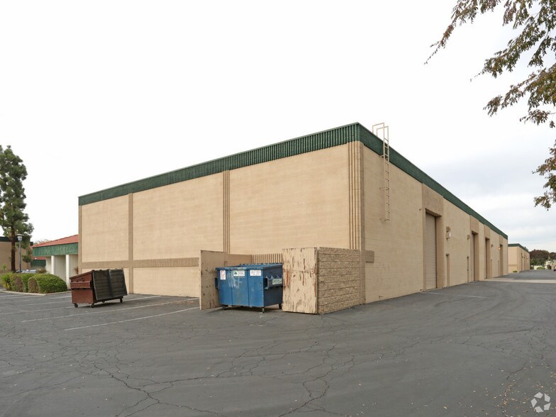 More Photos Of 5748 E Shields Ave, Fresno Warehouse For Lease