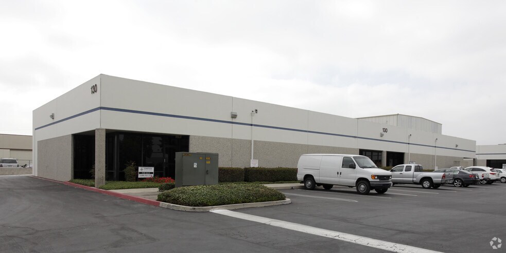 More Photos Of 130 E Dyer Rd, Santa Ana Warehouse For Lease