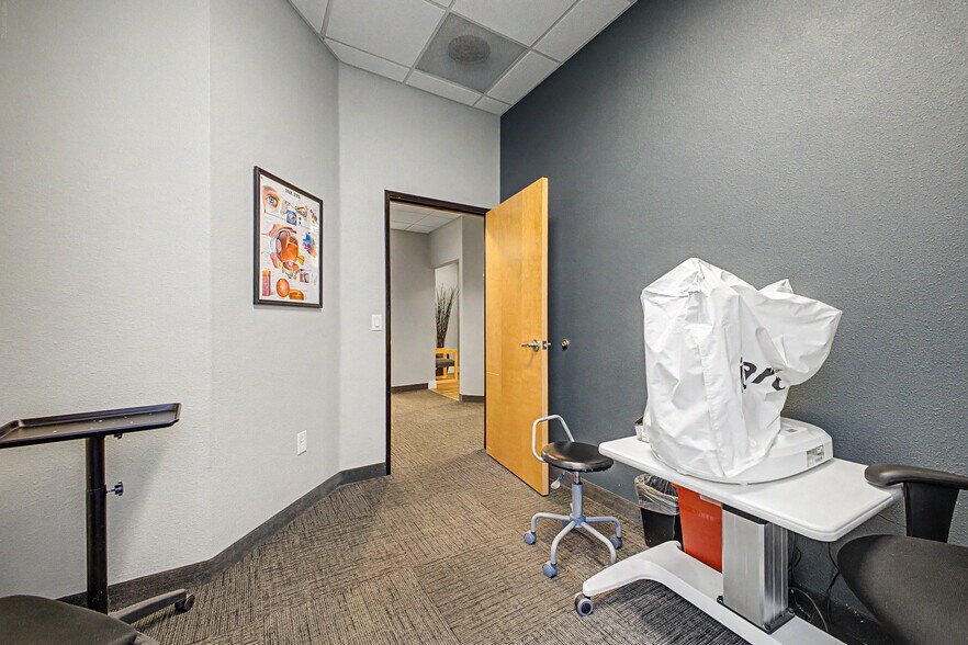 More Photos Of 6262 E Broadway Rd, Mesa Medical For Lease
