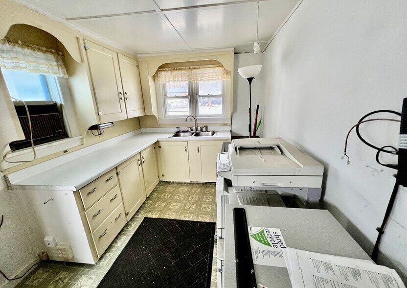 More Photos Of 157 W Bridge St, Oswego Office Residential For Sale