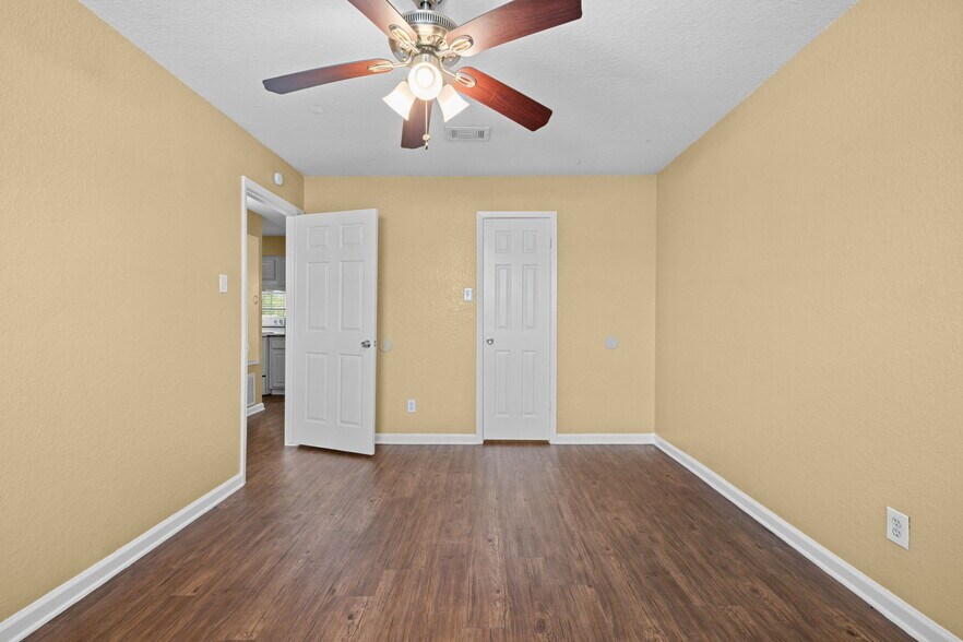 More Photos Of 601 E Coombs St, Alvin Apartments For Sale