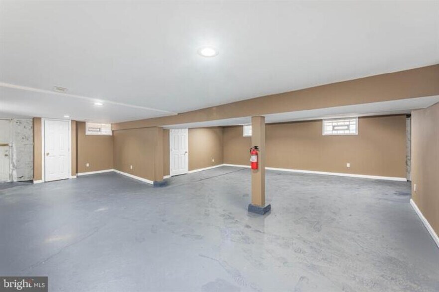 More Photos Of 4021 Barrington Rd, Baltimore Flex For Sale