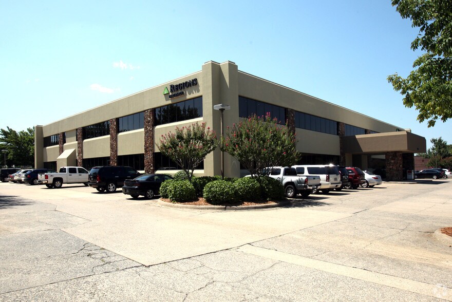 More Photos Of 1500 Riverfront Dr, Little Rock Office For Lease