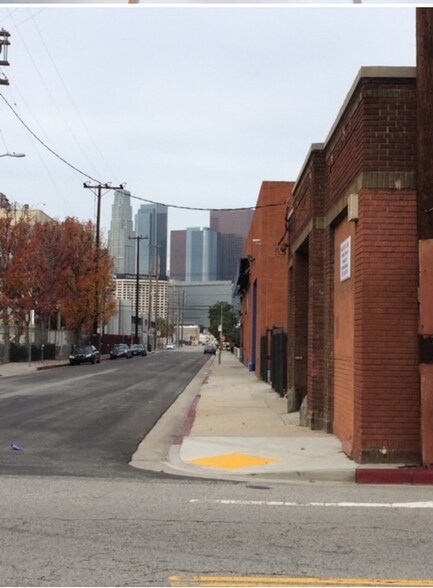 More Photos Of 749 E Temple St, Los Angeles Showroom For Lease