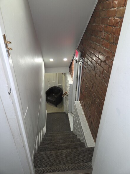 More Photos Of 2808 Douglas St NE, Washington Office For Sale