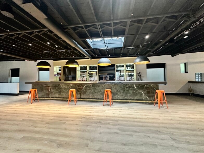 More Photos Of 169 W Putnam Ave, Greenwich Freestanding For Lease