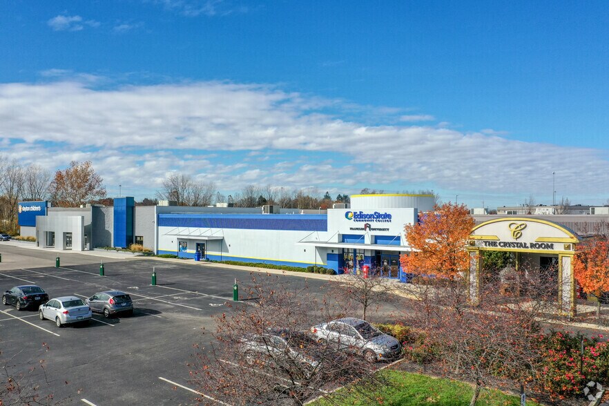 More Photos Of 865 W Market St, Troy Unknown For Lease