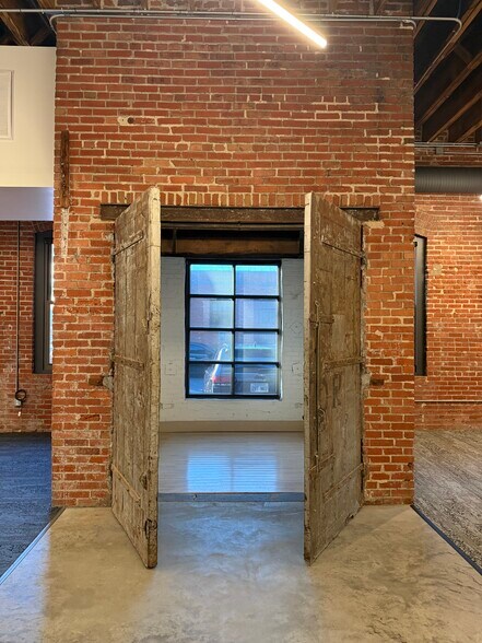 More Photos Of 214 W 21st St, Kansas City Loft Creative Space For Sale
