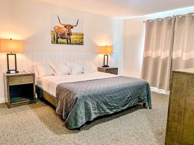 More Photos Of 87275 County Hwy 9-28, Christmas Valley Hotel For Sale