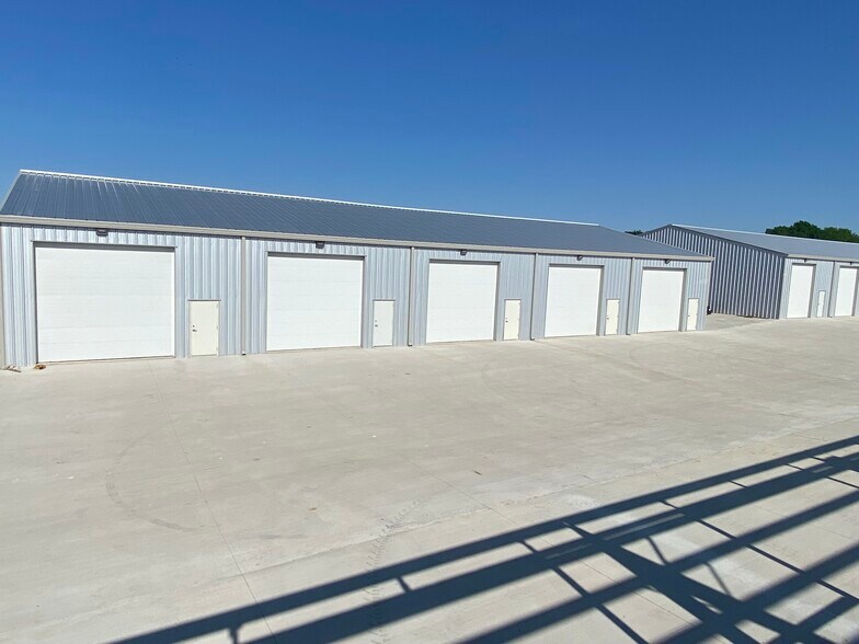 More Photos Of 1410 County Road 471, McKinney Warehouse For Lease