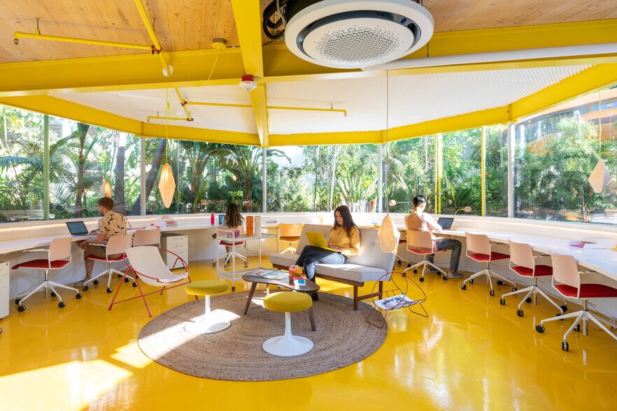 More Photos Of 1370 N St Andrews Pl, Los Angeles Office For Sale