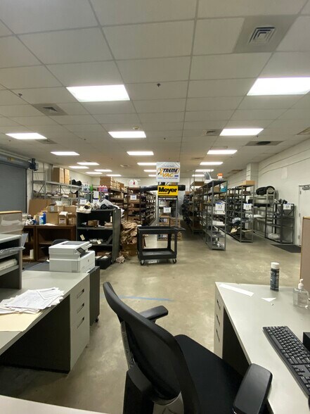 More Photos Of 4315 Taggart Creek Rd, Charlotte Warehouse For Sale